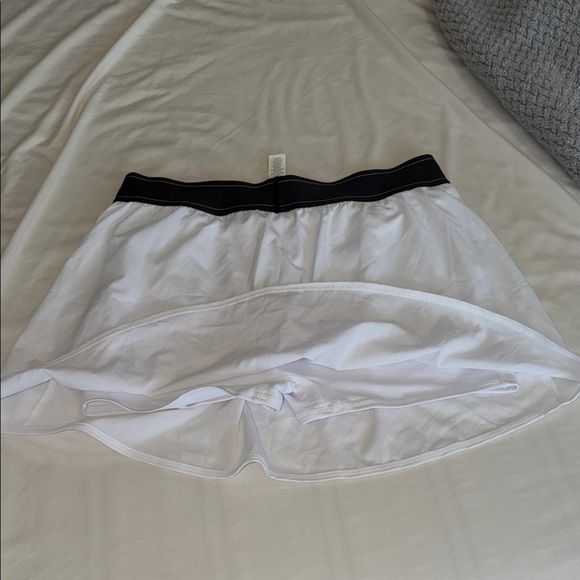 ALO Yoga White Mini Skirt with Black Waistband - Picture 5 of 6